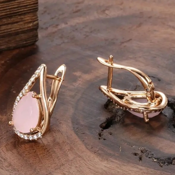 18kgp Gold leverback earrings with pink stone. Halo czs. Gorgeous ✨️ 😍 - Picture 5 of 6